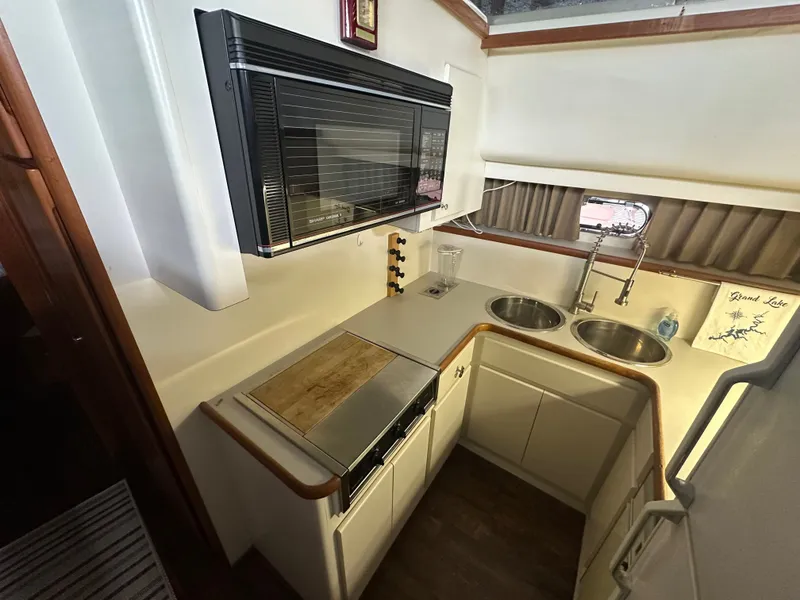 Slide: The Image of Interior view of kitchen on a 1993 Carver Cruiser 440 boat. - 28