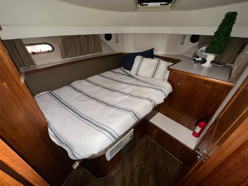 Slide: The Image of Interior of 1993 Carver Cruiser 440 featuring a cozy bed. - 31