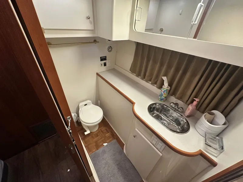 Slide: The Image of Interior of Carver Cruiser 440 yacht, bathroom view, year 1993. - 39