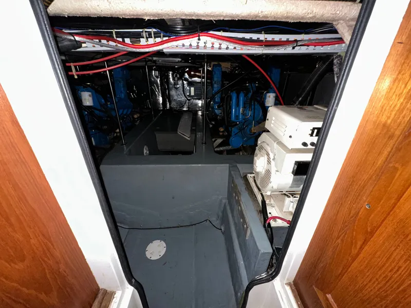 Slide: The Image of Engine room of 1993 Carver Cruiser 440 with cables and machinery. - 45