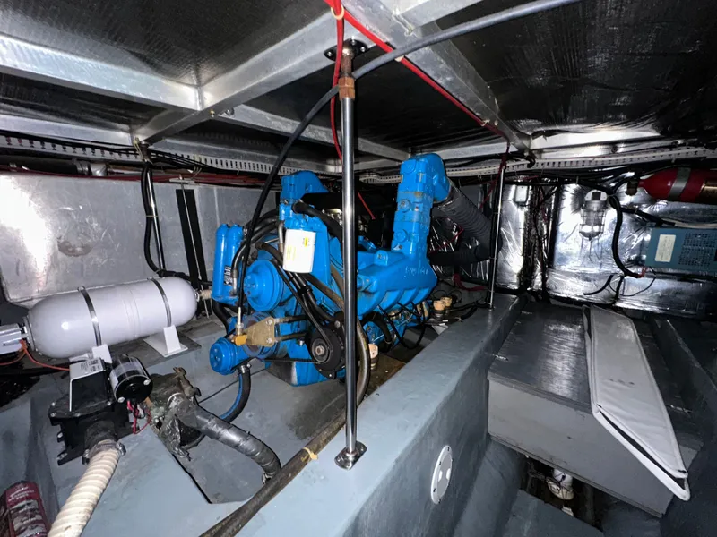Slide: The Image of Engine room of 1993 Carver Cruiser 440 with blue machinery. - 47
