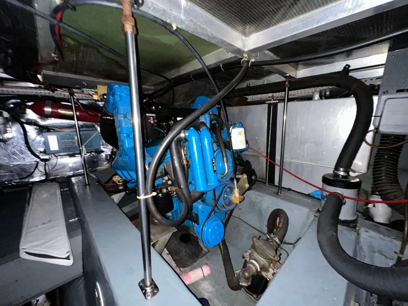 Slide: The Image of Engine room of a 1993 Carver Cruiser 440 with blue machinery. - 48