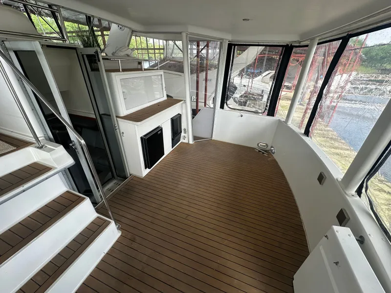 Slide: The Image of Interior of 1993 Carver Cruiser 440 yacht with wooden flooring. - 5