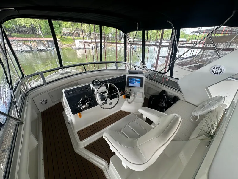 Slide: The Image of Interior view of 1993 Carver Cruiser 440 yacht. - 8