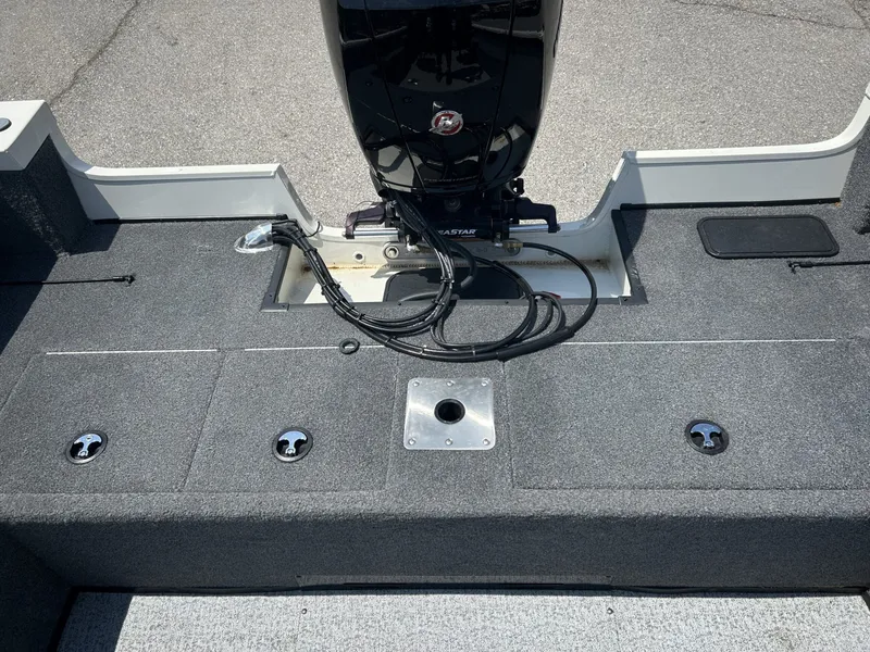 Slide: The Image of 2023 Ranger VS1882 WT boat stern with motor view. - 18
