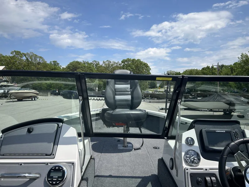 Slide: The Image of Interior view of 2023 Ranger VS1882 WT boat with control console. - 7