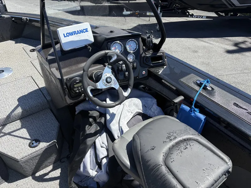 Slide: The Image of Interior of a 2022 Tracker Targa V19 boat with Lowrance device. - 5