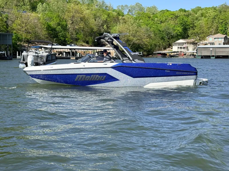 Slide: The Image of Malibu Wakesetter 24MXZ 2026 - 3