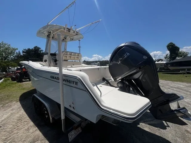 Slide: The Image of Grady-White Fisherman 236 2023 - 5