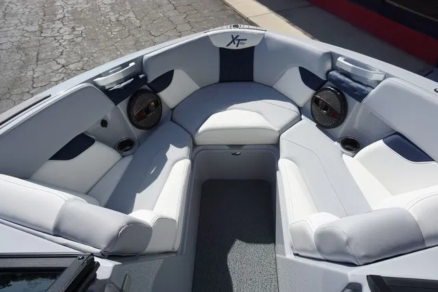 Slide: The Image of MasterCraft XT22 T 2023 - 10