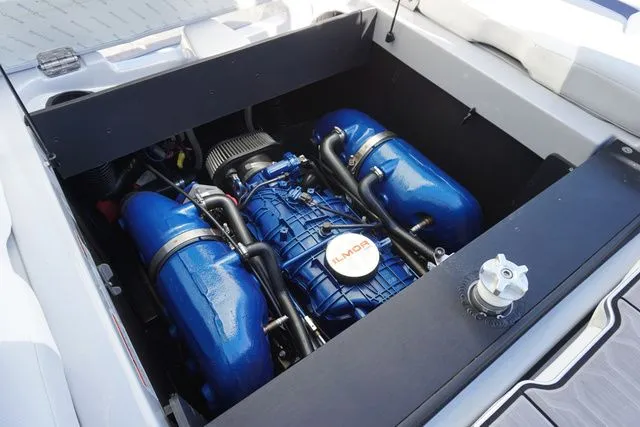 Slide: The Image of MasterCraft XT22 T 2023 - 14