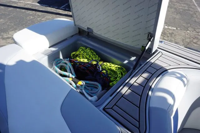 Slide: The Image of MasterCraft XT22 T 2023 - 15