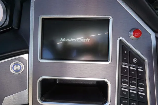 Slide: The Image of MasterCraft XT22 T 2023 - 16