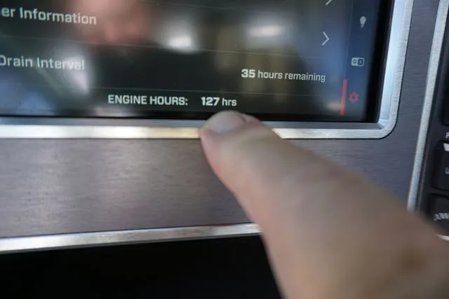 Slide: The Image of MasterCraft XT22 T 2023 - 18