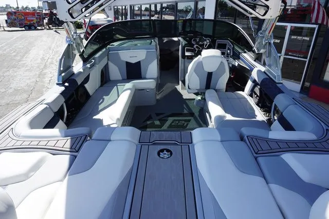 Slide: The Image of MasterCraft XT22 T 2023 - 6