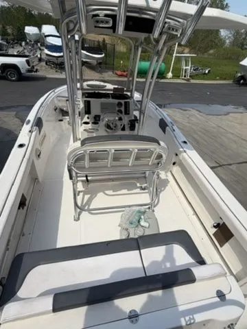 Slide: The Image of Robalo R222 Explorer 2018 - 11