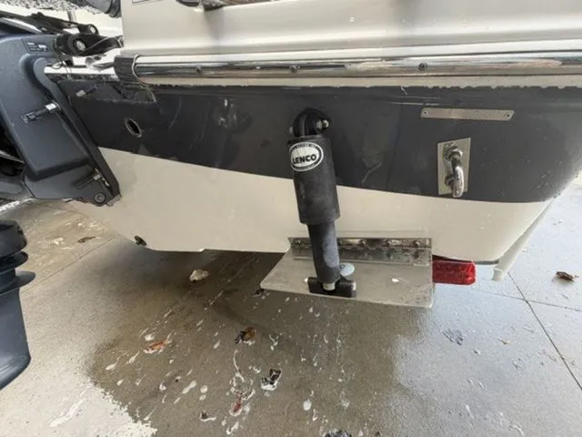 Slide: The Image of Robalo R222 Explorer 2018 - 16