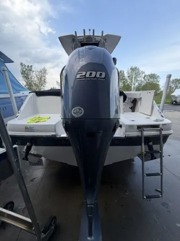 Slide: The Image of Robalo R222 Explorer 2018 - 20