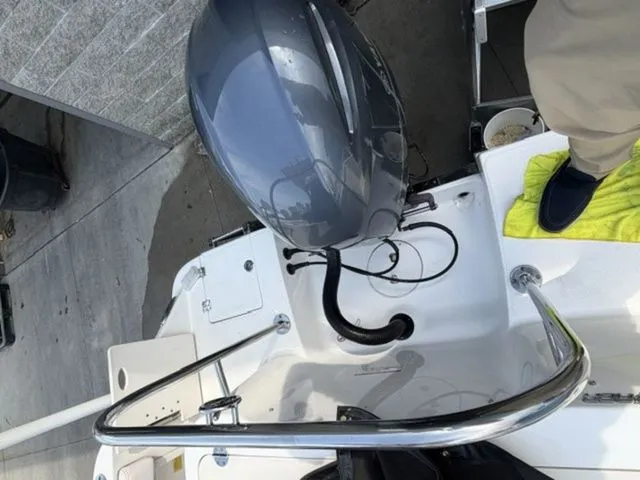 Slide: The Image of Robalo R222 Explorer 2018 - 22