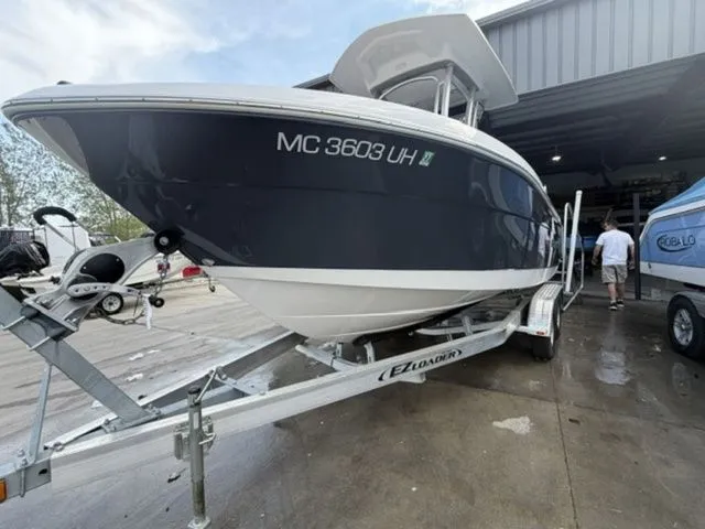 Slide: The Image of Robalo R222 Explorer 2018 - 3