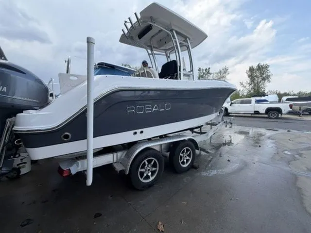 Slide: The Image of Robalo R222 Explorer 2018 - 6