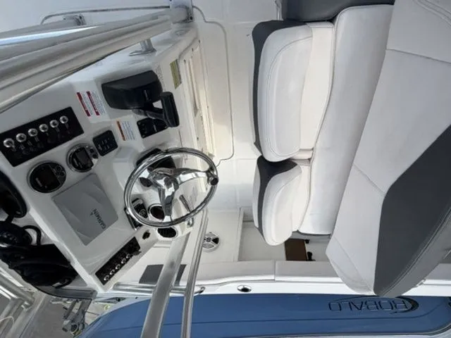 Slide: The Image of Robalo R222 Explorer 2018 - 7