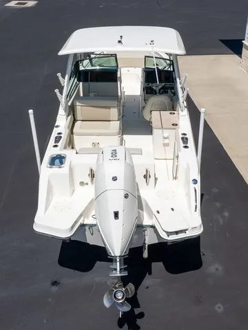 Slide: The Image of Boston Whaler 240 Vantage 2023 - 2