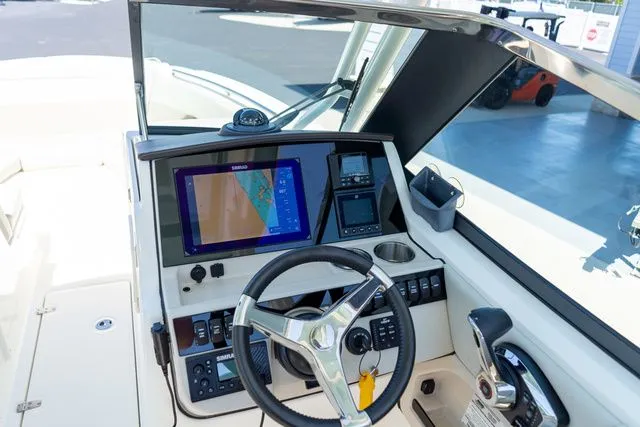 Slide: The Image of Boston Whaler 240 Vantage 2023 - 20
