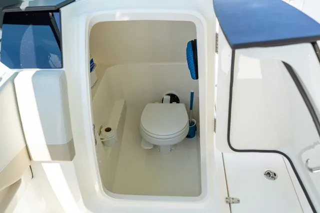 Slide: The Image of Boston Whaler 240 Vantage 2023 - 24