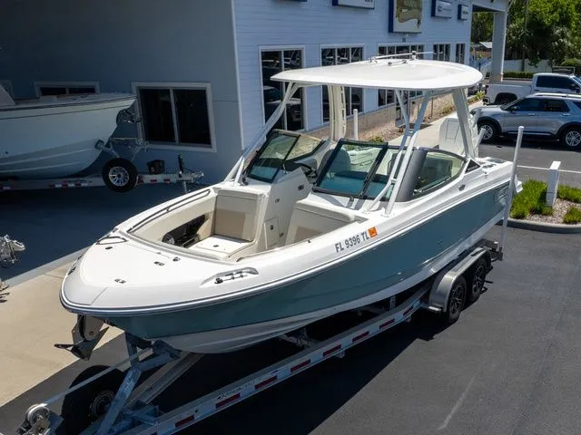 Slide: The Image of Boston Whaler 240 Vantage 2023 - 43