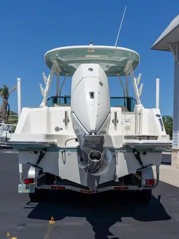 Slide: The Image of Boston Whaler 240 Vantage 2023 - 46