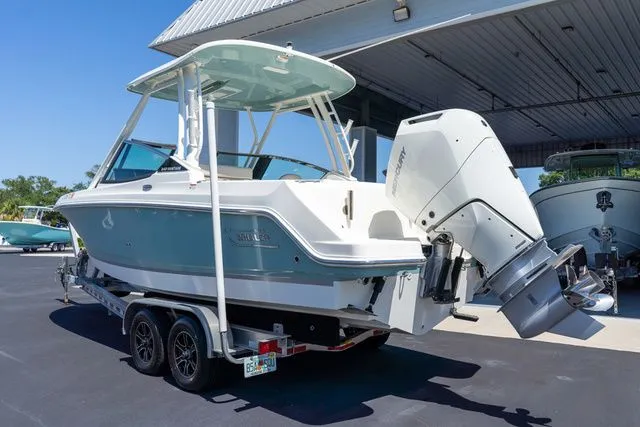 Slide: The Image of Boston Whaler 240 Vantage 2023 - 47