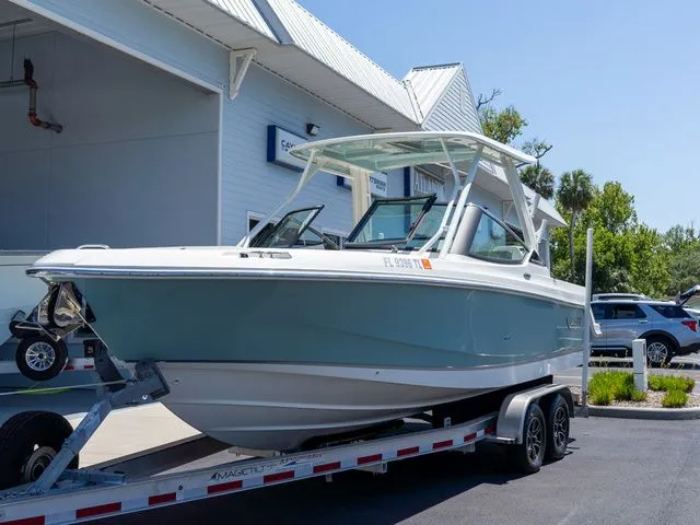 Slide: The Image of Boston Whaler 240 Vantage 2023 - 6