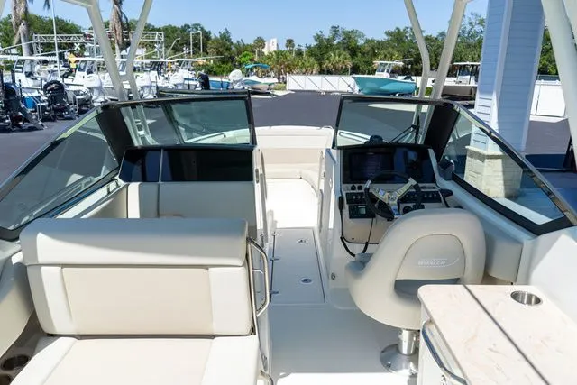 Slide: The Image of Boston Whaler 240 Vantage 2023 - 9