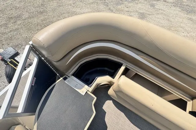 Slide: The Image of Bennington 2075 GL G Series 20' Pontoon W/115Hp And Trailer 2016 - 10