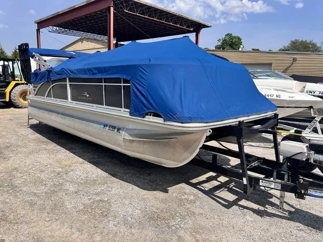 Slide: The Image of Bennington 2075 GL G Series 20' Pontoon W/115Hp And Trailer 2016 - 11