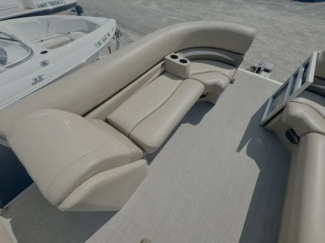 Slide: The Image of Bennington 2075 GL G Series 20' Pontoon W/115Hp And Trailer 2016 - 4