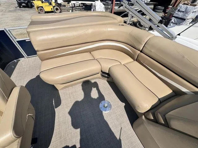 Slide: The Image of Bennington 2075 GL G Series 20' Pontoon W/115Hp And Trailer 2016 - 6