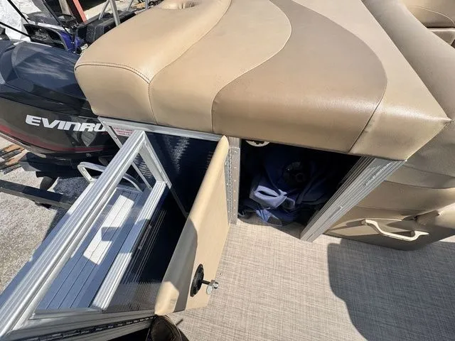 Slide: The Image of Bennington 2075 GL G Series 20' Pontoon W/115Hp And Trailer 2016 - 7