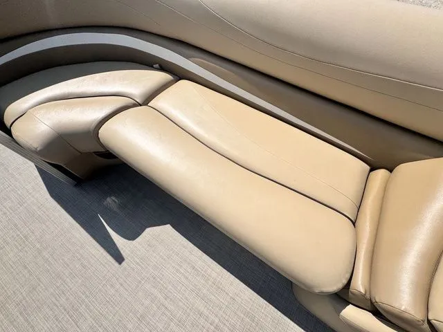 Slide: The Image of Bennington 2075 GL G Series 20' Pontoon W/115Hp And Trailer 2016 - 8
