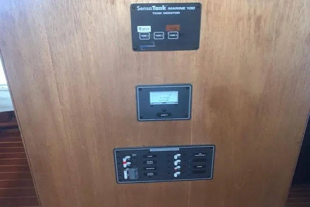 Slide: The Image of Control panel on 1986 Pilgrim 40 boat with SensoTank Marine 100 monitor. - 30