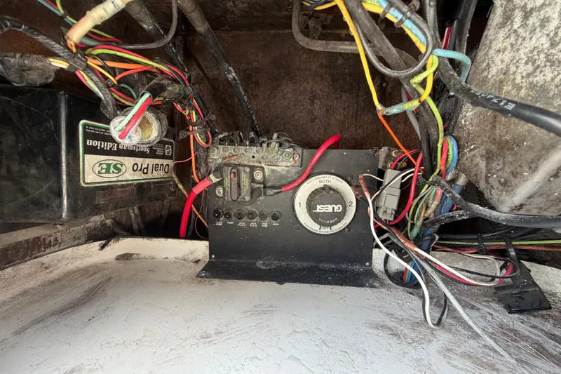 Slide: The Image of Electrical wiring and battery setup in a 2006 ShearWater 2200Z boat. - 28