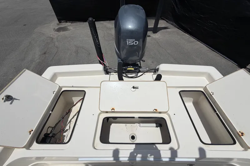 Slide: The Image of 2006 ShearWater 2200Z boat stern with Yamaha 150 outboard motor. - 58