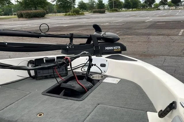 Slide: The Image of 2008 Stratos 476 Ski-N-Fish with Minn Kota motor in parking lot. - 3