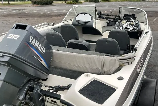 Slide: The Image of 2008 Stratos 476 Ski-N-Fish boat with Yamaha 90 engine. - 7