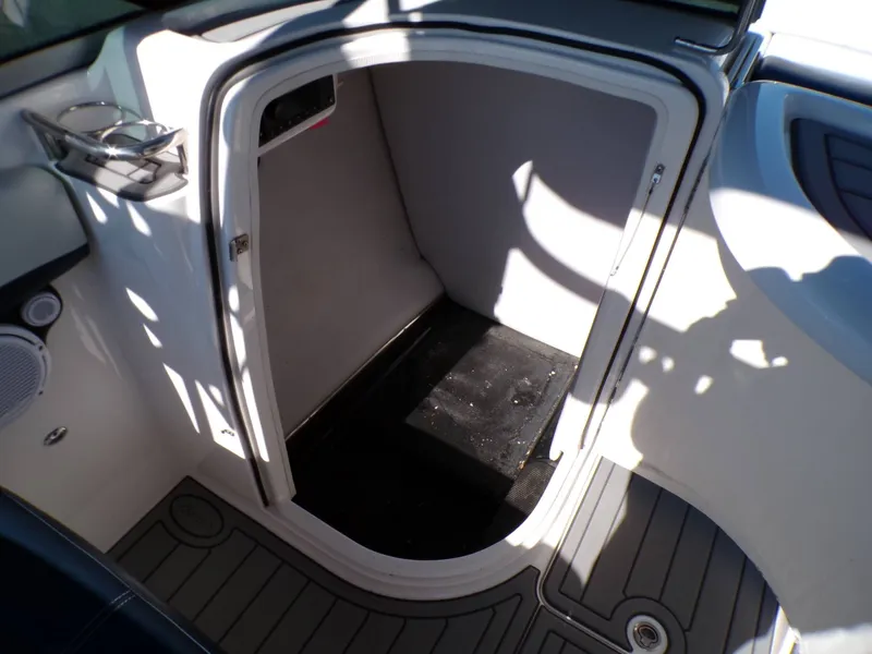 Slide: The Image of Interior of 2005 MasterCraft X-80 with open door. - 25