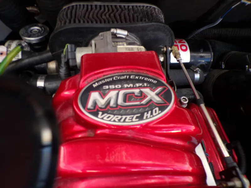 Slide: The Image of 2005 MasterCraft X-80 engine with MCX Vortec H.O. badge. - 28