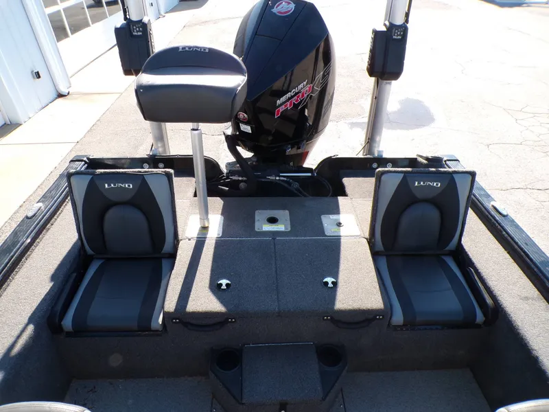 Slide: The Image of Interior view of a 2019 Lund 2075 Pro V Bass XS boat. - 12
