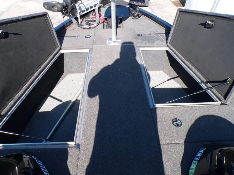 Slide: The Image of Interior view of a 2019 Lund 2075 Pro V Bass XS boat. - 20
