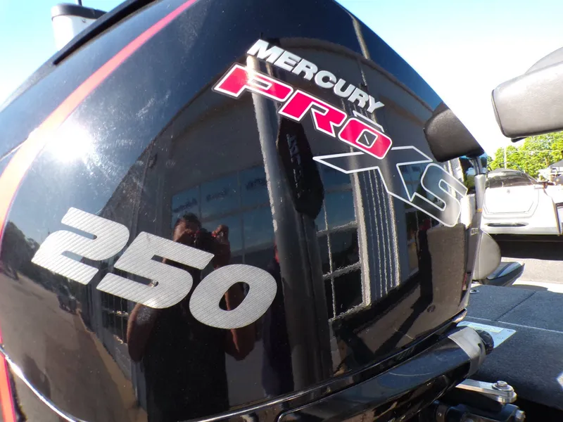 Slide: The Image of Mercury Pro XS 250 outboard motor on a 2019 Lund 2075 Pro V Bass XS. - 23